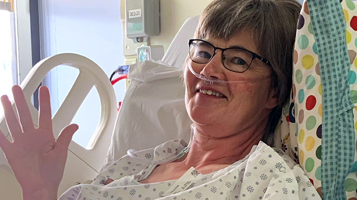 Living donor Dianna Havin gives a wave and smile in hospital prior to having a kidney removed for transplant. She viewed being a living donor as an opportunity she couldn’t pass up to make a profound impact on someone’s life.