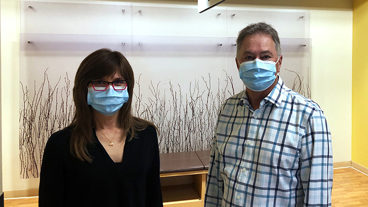 Dave Mathers revisits the Sheldon Chumir Health Centre with his living kidney donor, Nancy Langlois. He used to spend a lot of time at the Chumir on dialysis. Thanks to Nancy’s generosity, those days are now behind him.