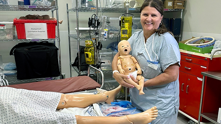 Running a simulation using electronic mannequins — including those specially designed for labour & delivery in a fully-equipped space that mimics a hospital environment — helps clinical staff recreate the most realistic high-stress scenarios possible.
