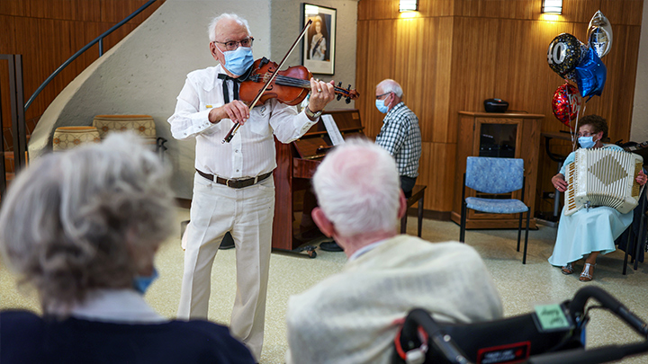 Reginald (Reg) Evans and his violin have been musical fixtures at High River General Hospital since it welcomed patients in 1982. A true crowd-pleaser, he’ll be turning 98 this month.